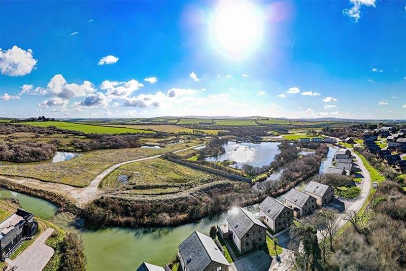 1 Bed Lakeside Apartment A05872 Accommodation in Saint Columb Major